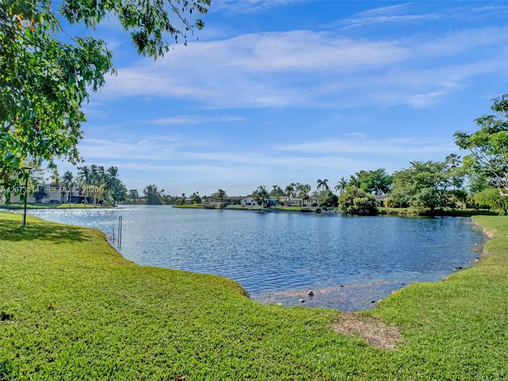9148 Limetree Ln #181 Pembroke Pines, FL 33024