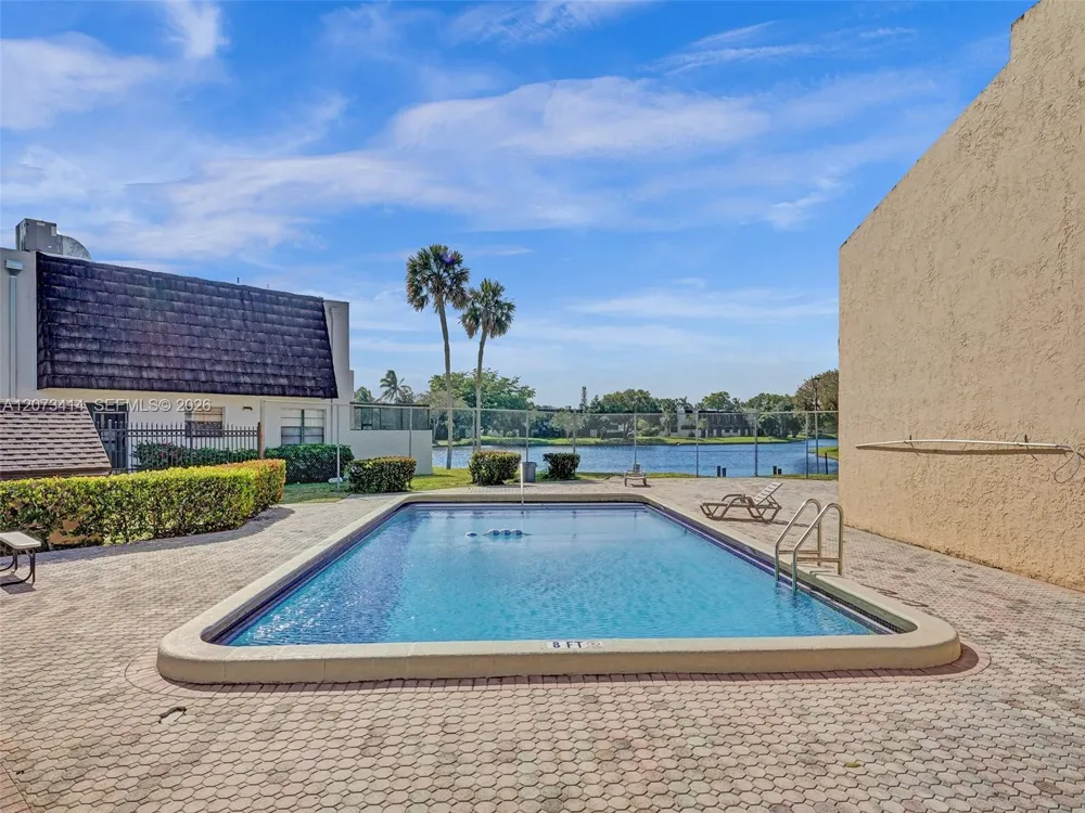 9148 Limetree Ln #181 Pembroke Pines, FL 33024