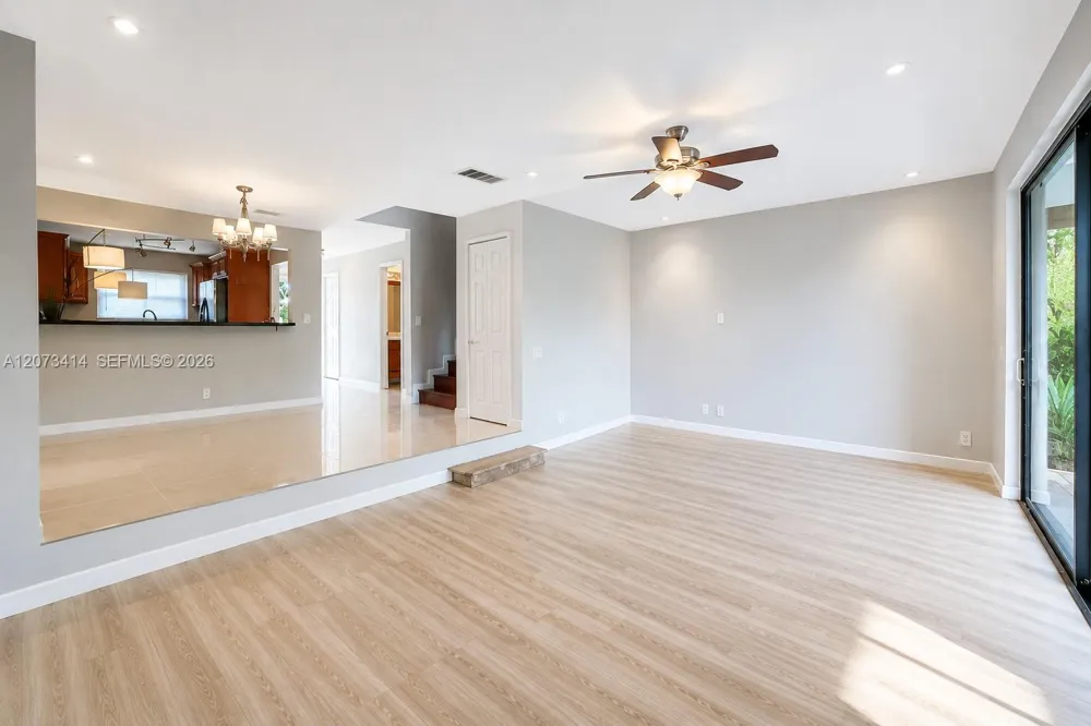 9148 Limetree Ln #181 Pembroke Pines, FL 33024