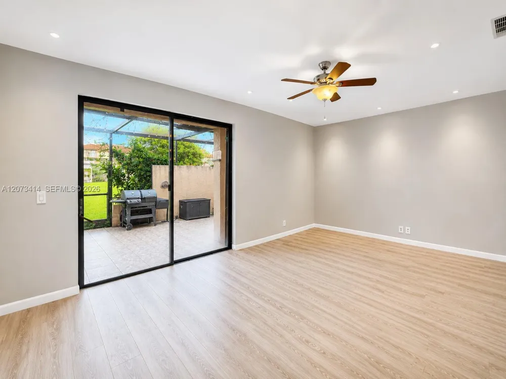 9148 Limetree Ln #181 Pembroke Pines, FL 33024
