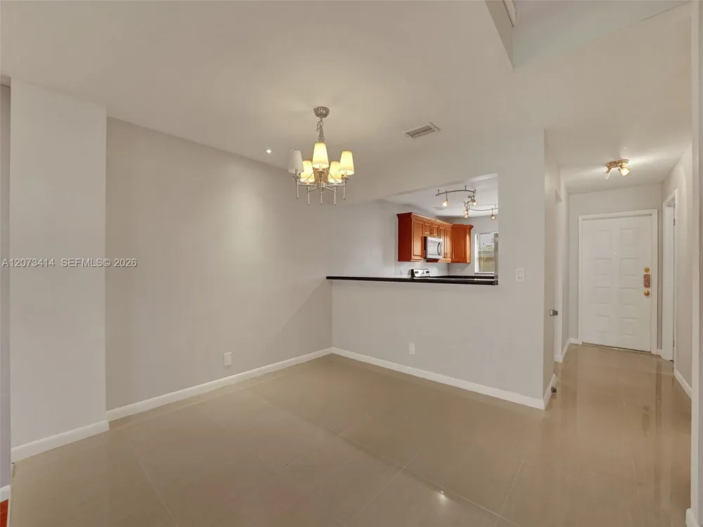9148 Limetree Ln #181 Pembroke Pines, FL 33024