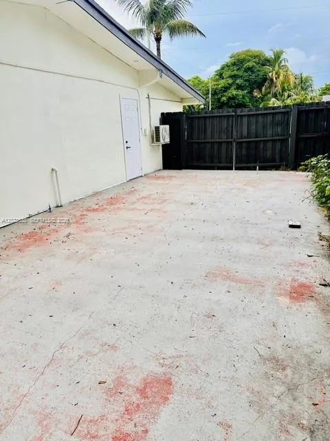 17521 NE 4th Ave Miami, FL 33162