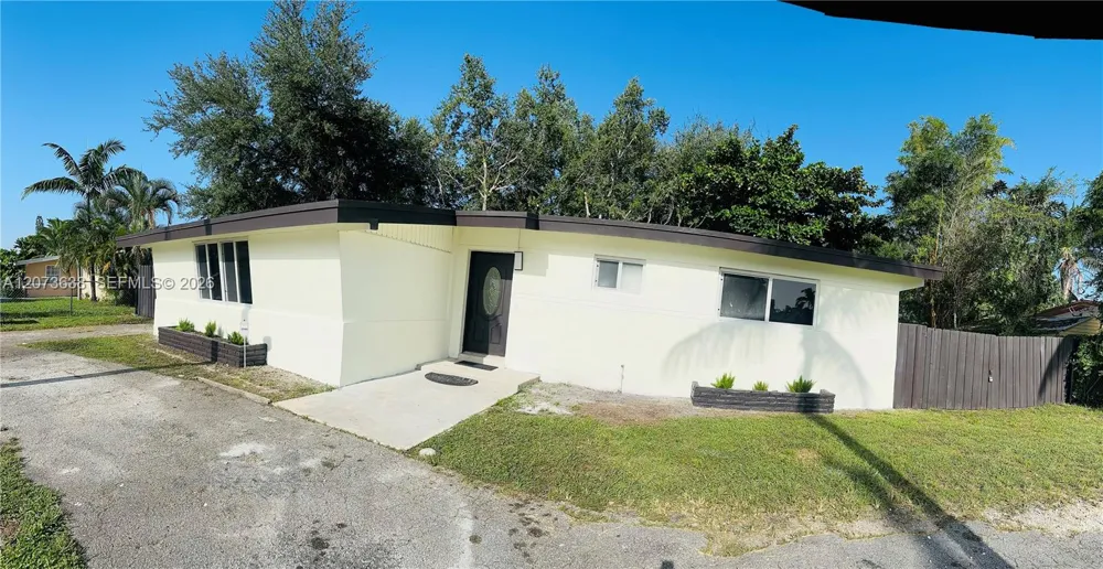 17521 NE 4th Ave Miami, FL 33162