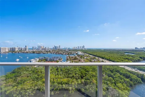 16385 Biscayne Blvd #2920