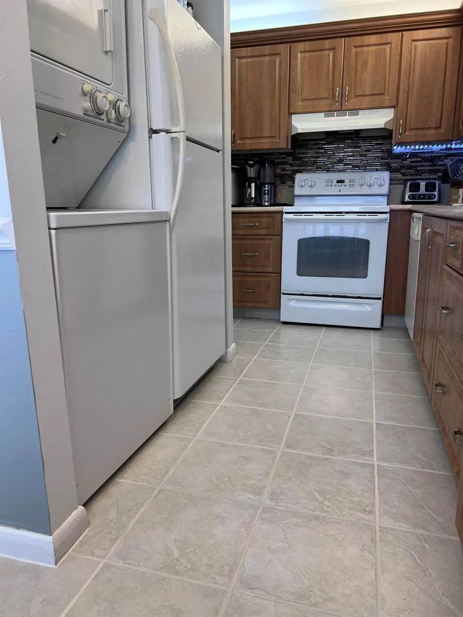 2530 BLACK OLIVE BOULEVARD #103 Delray Beach, FL 33445