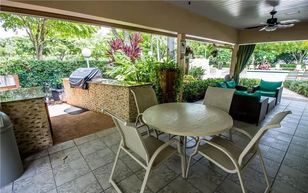 4030 W PALM AIRE DRIVE #306 Pompano Beach, FL 33069