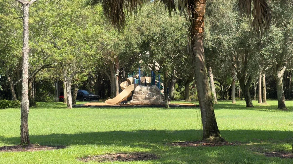 4809 WICKHAM CIRCLE #B Delray Beach, FL 33445