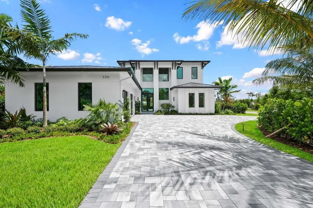 325 W Riverside Drive Jupiter, FL 33469