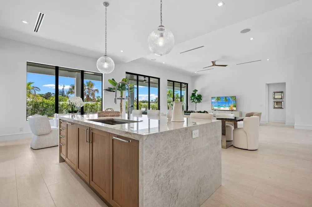 325 W Riverside Drive Jupiter, FL 33469