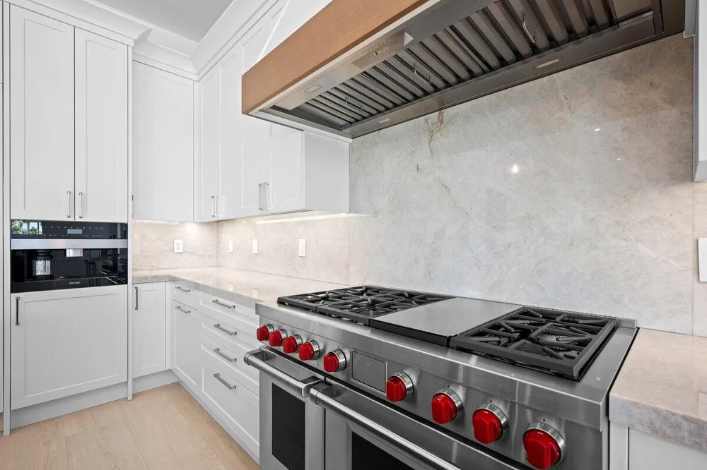 325 W Riverside Drive Jupiter, FL 33469