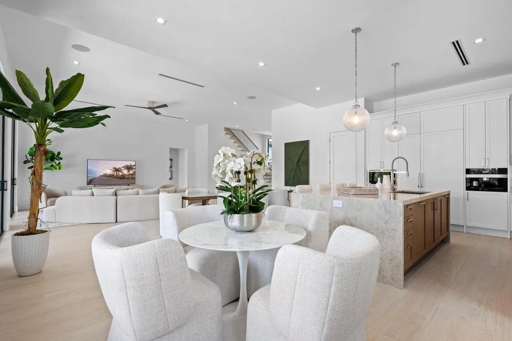 325 W Riverside Drive Jupiter, FL 33469