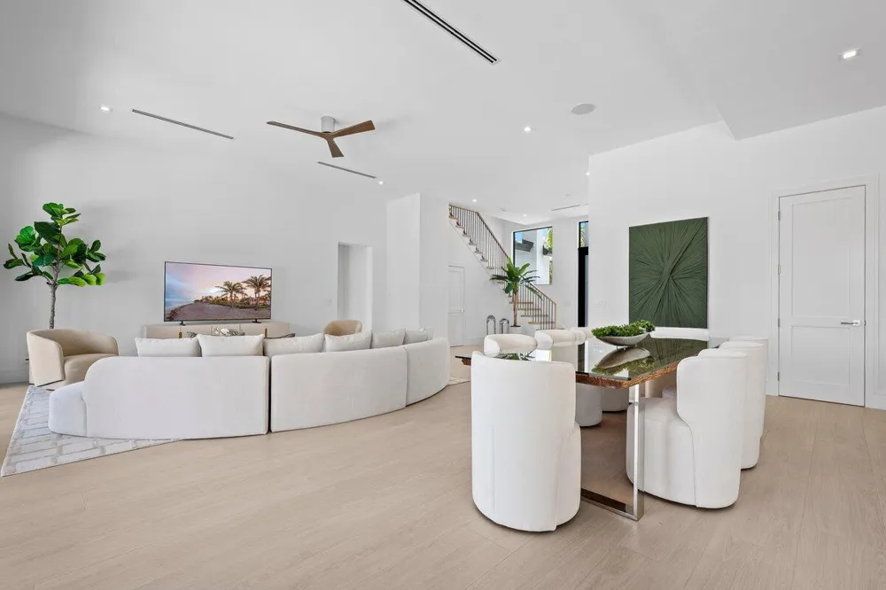325 W Riverside Drive Jupiter, FL 33469