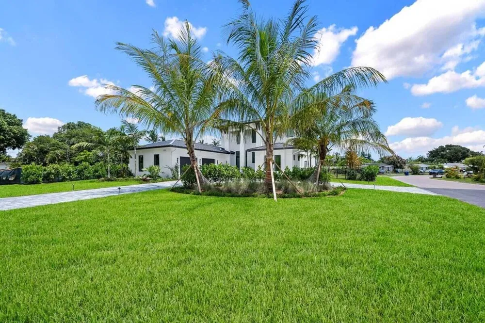 325 W Riverside Drive Jupiter, FL 33469