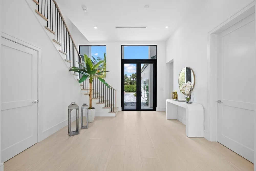 325 W Riverside Drive Jupiter, FL 33469