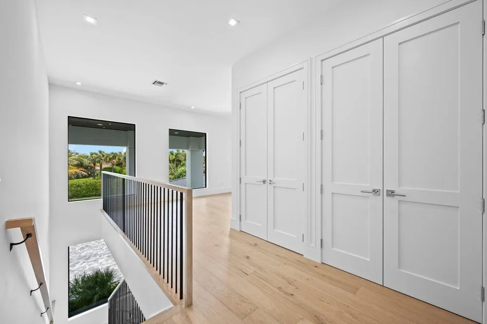 325 W Riverside Drive Jupiter, FL 33469