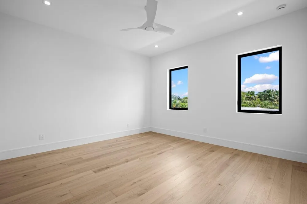 325 W Riverside Drive Jupiter, FL 33469