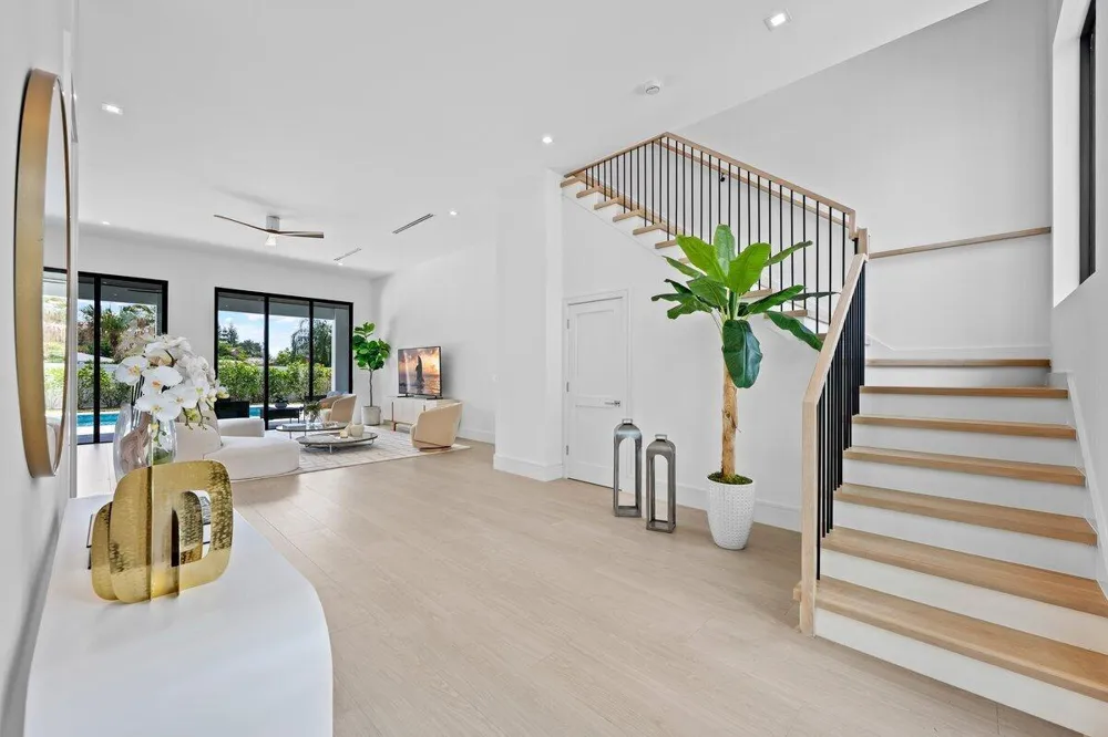 325 W Riverside Drive Jupiter, FL 33469