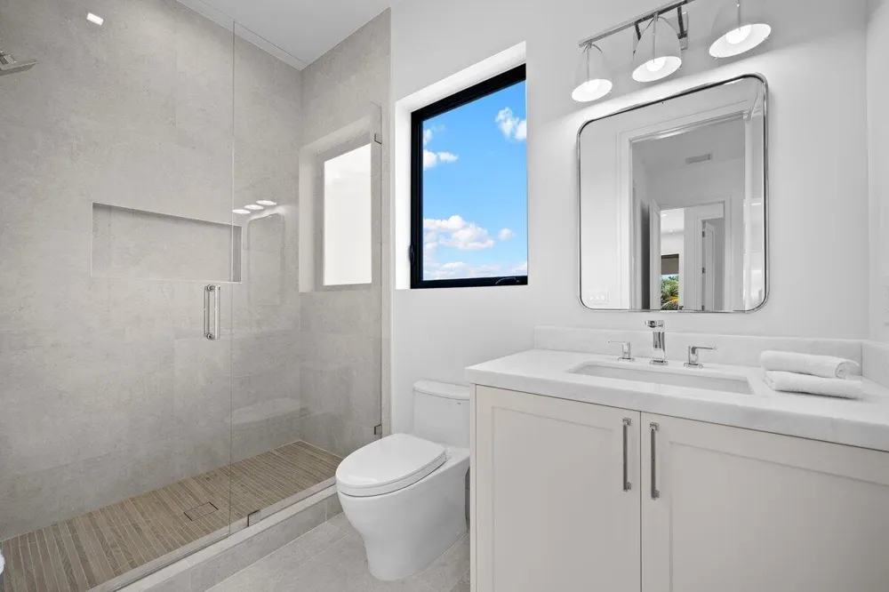 325 W Riverside Drive Jupiter, FL 33469