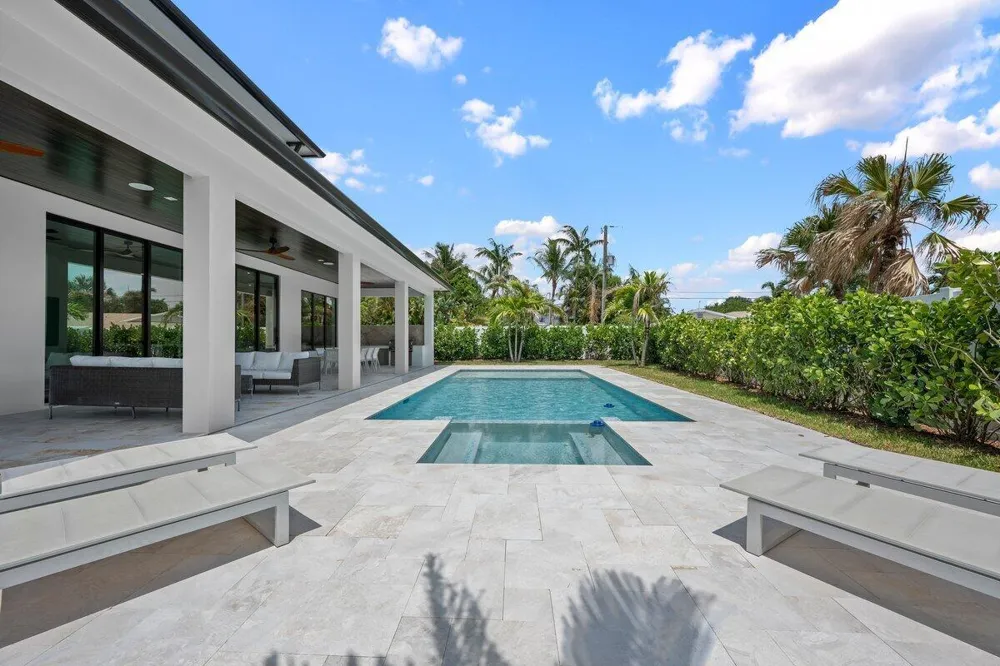 325 W Riverside Drive Jupiter, FL 33469
