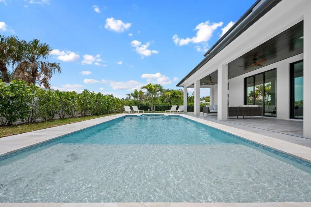 325 W Riverside Drive Jupiter, FL 33469