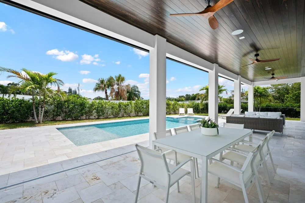325 W Riverside Drive Jupiter, FL 33469