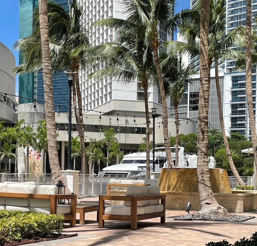 31 SE 5TH STREET #202 Miami, FL 33131