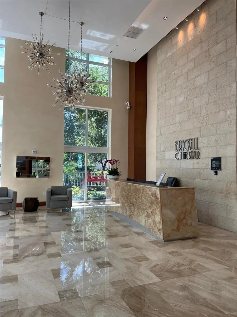 31 SE 5TH STREET #202 Miami, FL 33131