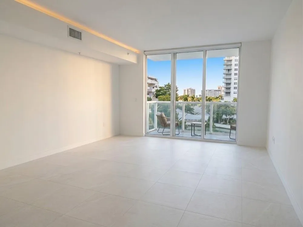 31 SE 5TH STREET #202 Miami, FL 33131