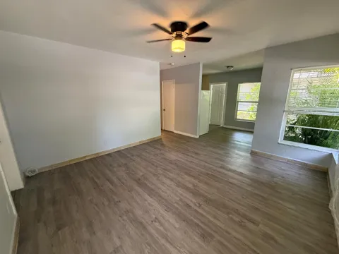 643 NE 17TH TERRACE #4