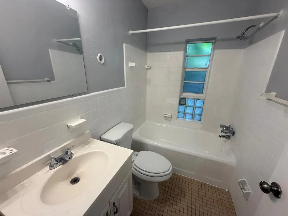 643 NE 17TH TERRACE #4 Fort Lauderdale, FL 33304