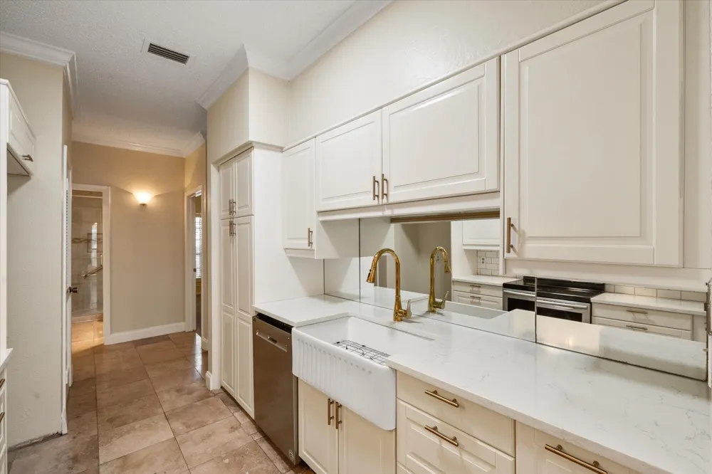 1206 Riverchase Lane #149 Arlington, TX 76011