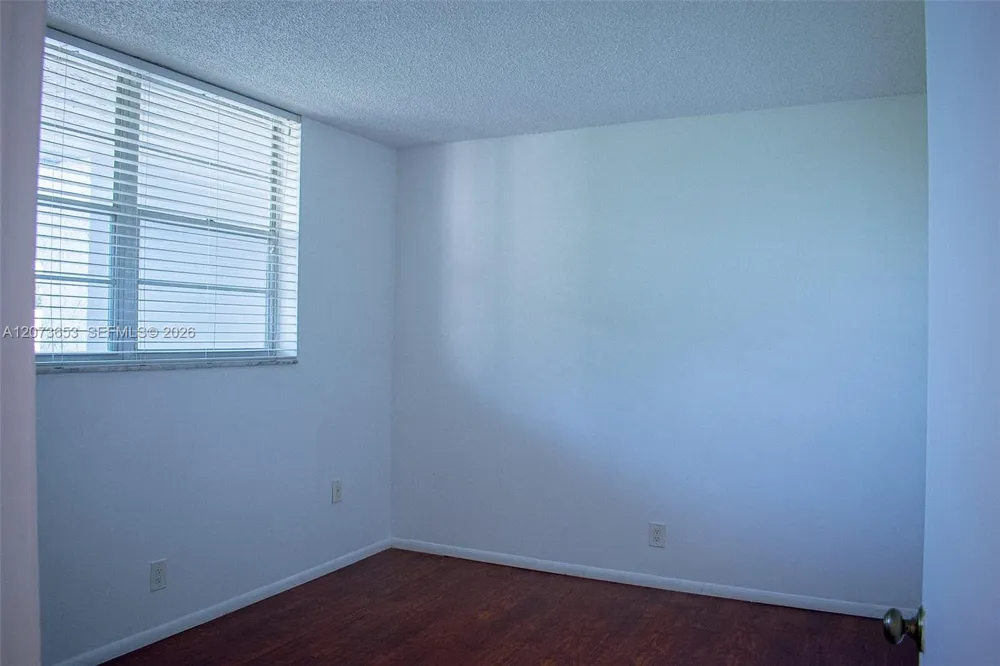 9230 Lagoon Pl #411 Davie, FL 33324