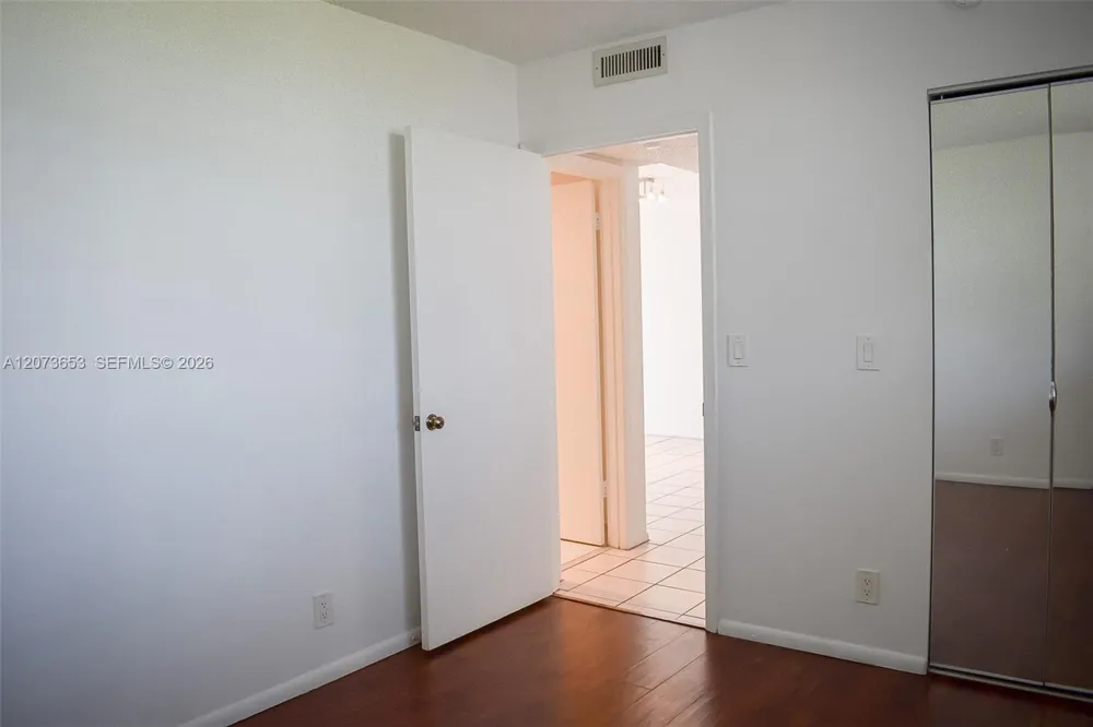 9230 Lagoon Pl #411 Davie, FL 33324