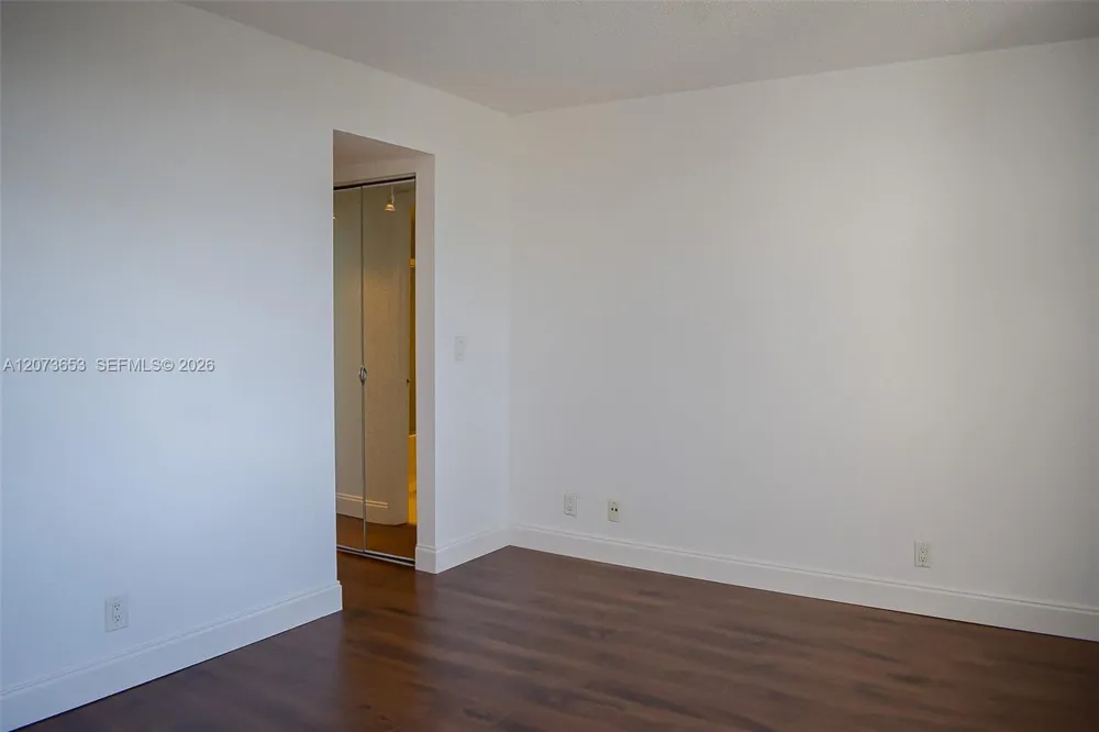 9230 Lagoon Pl #411 Davie, FL 33324