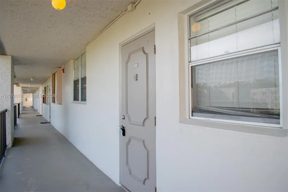 9230 Lagoon Pl #411 Davie, FL 33324