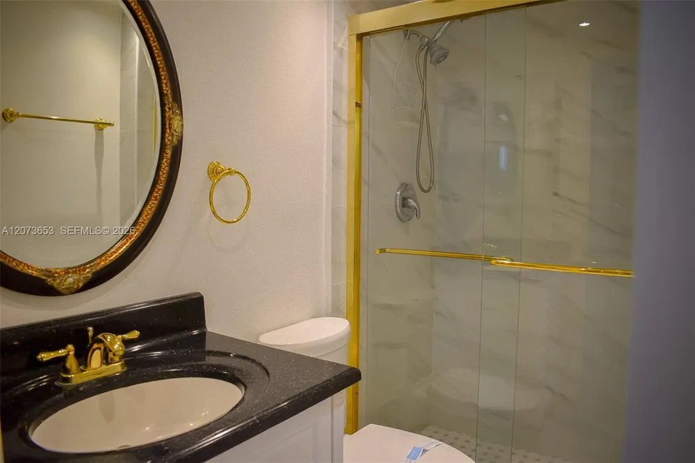 9230 Lagoon Pl #411 Davie, FL 33324