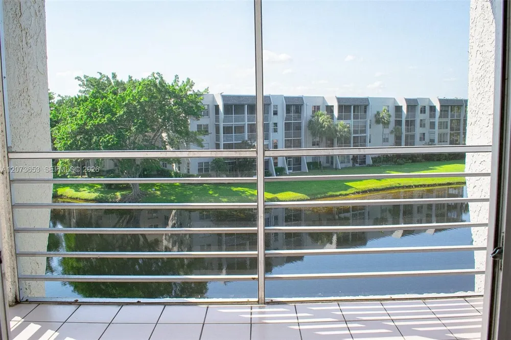 9230 Lagoon Pl #411 Davie, FL 33324