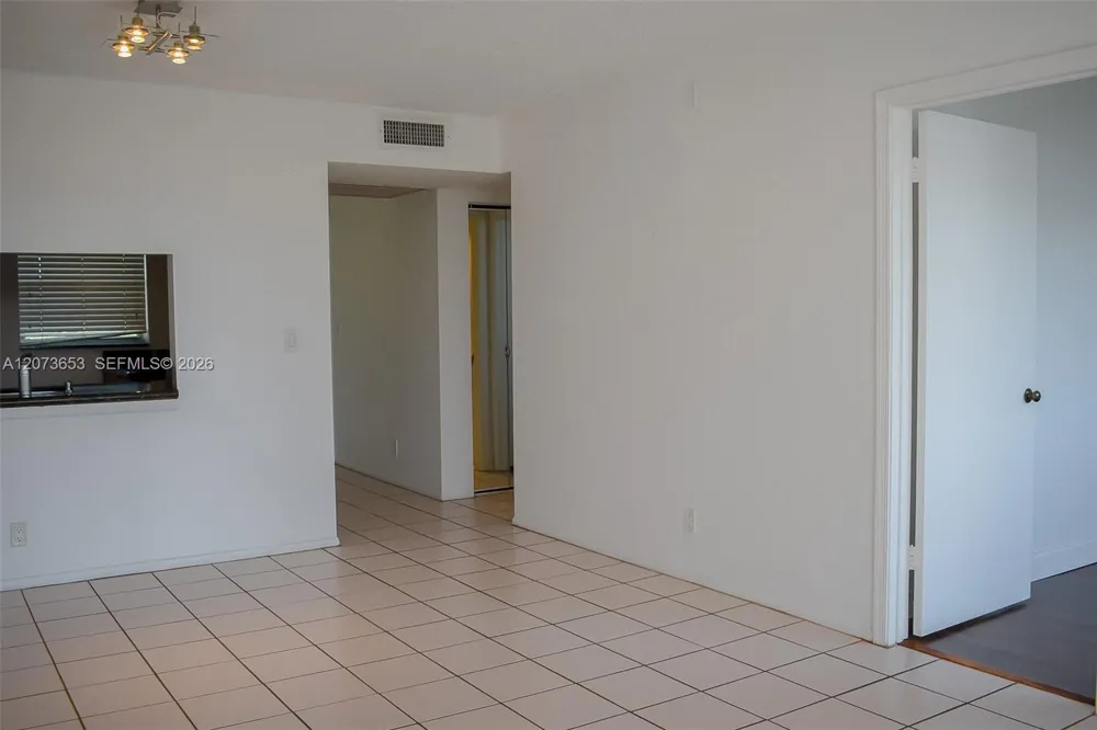 9230 Lagoon Pl #411 Davie, FL 33324