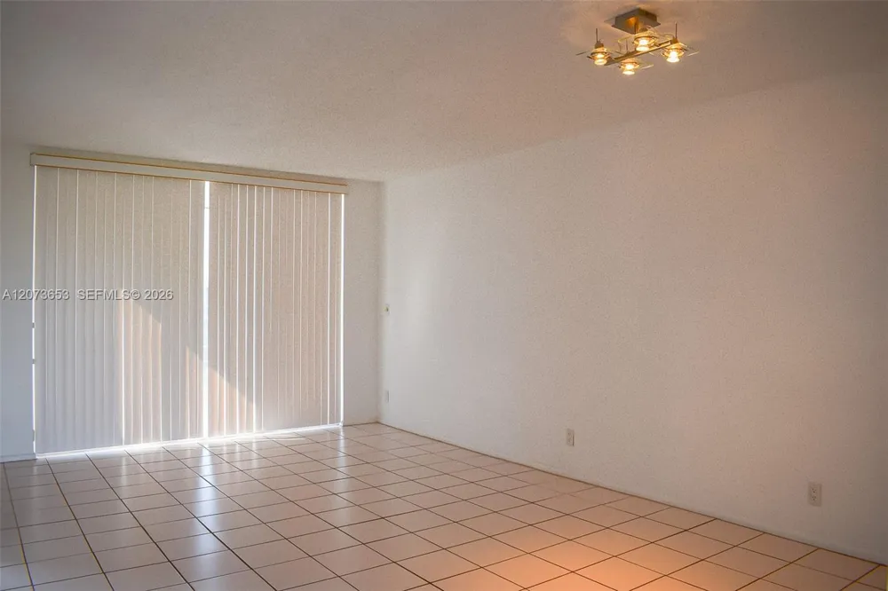 9230 Lagoon Pl #411 Davie, FL 33324