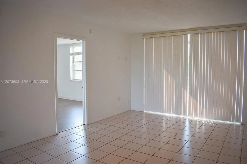 9230 Lagoon Pl #411 Davie, FL 33324
