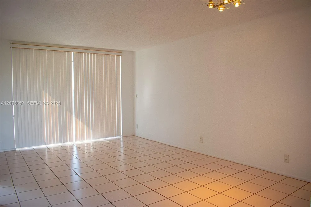 9230 Lagoon Pl #411 Davie, FL 33324