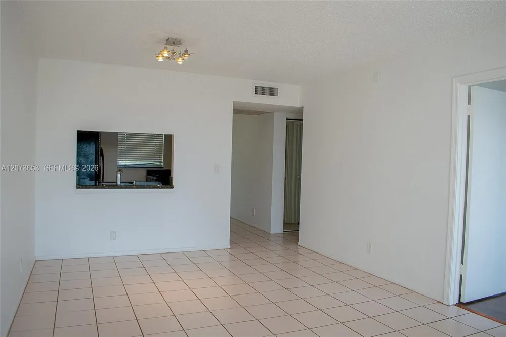 9230 Lagoon Pl #411 Davie, FL 33324