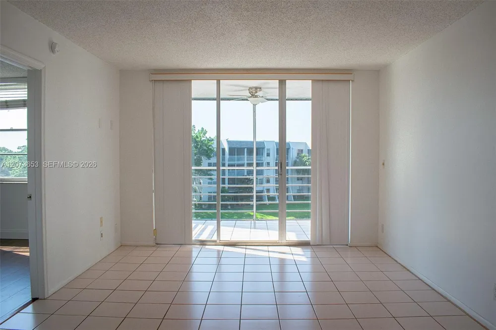 9230 Lagoon Pl #411 Davie, FL 33324