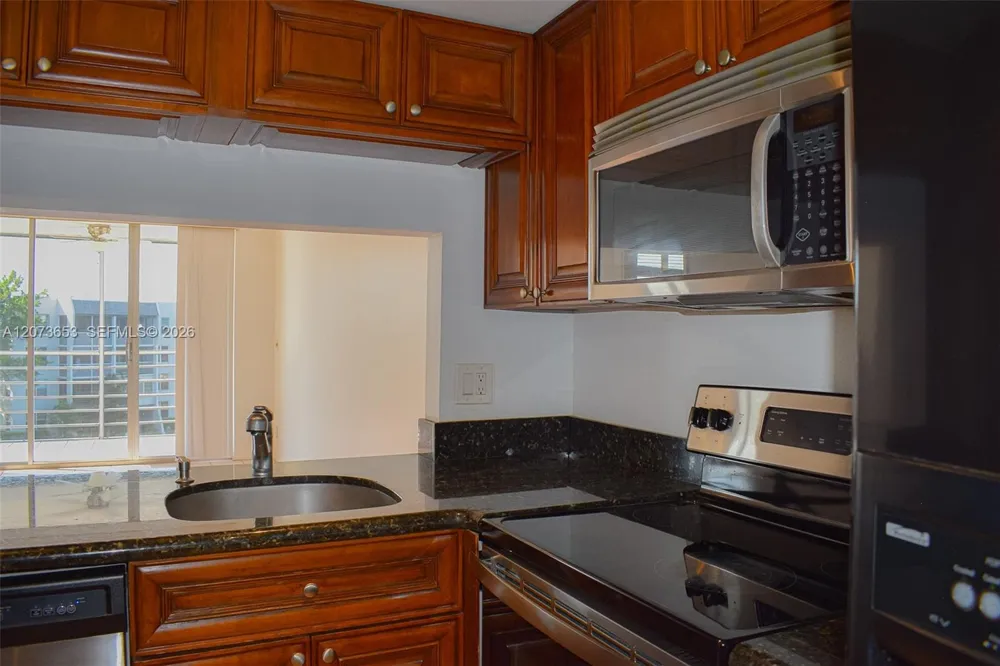 9230 Lagoon Pl #411 Davie, FL 33324