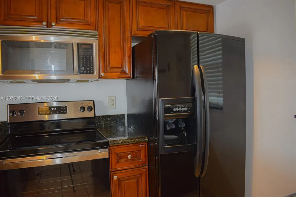 9230 Lagoon Pl #411 Davie, FL 33324