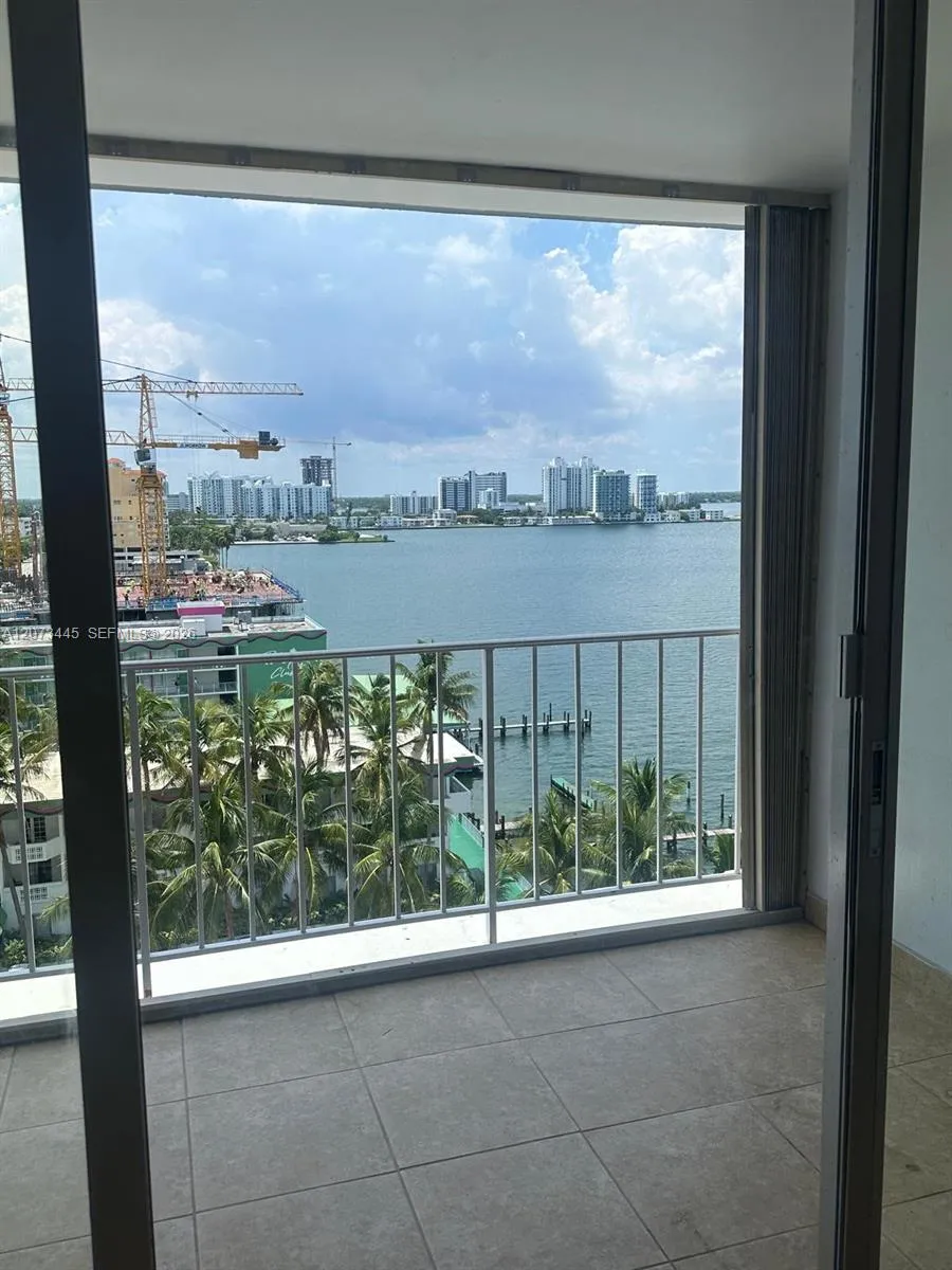 1865 79th St Cswy #11H North Bay Village, FL 33141
