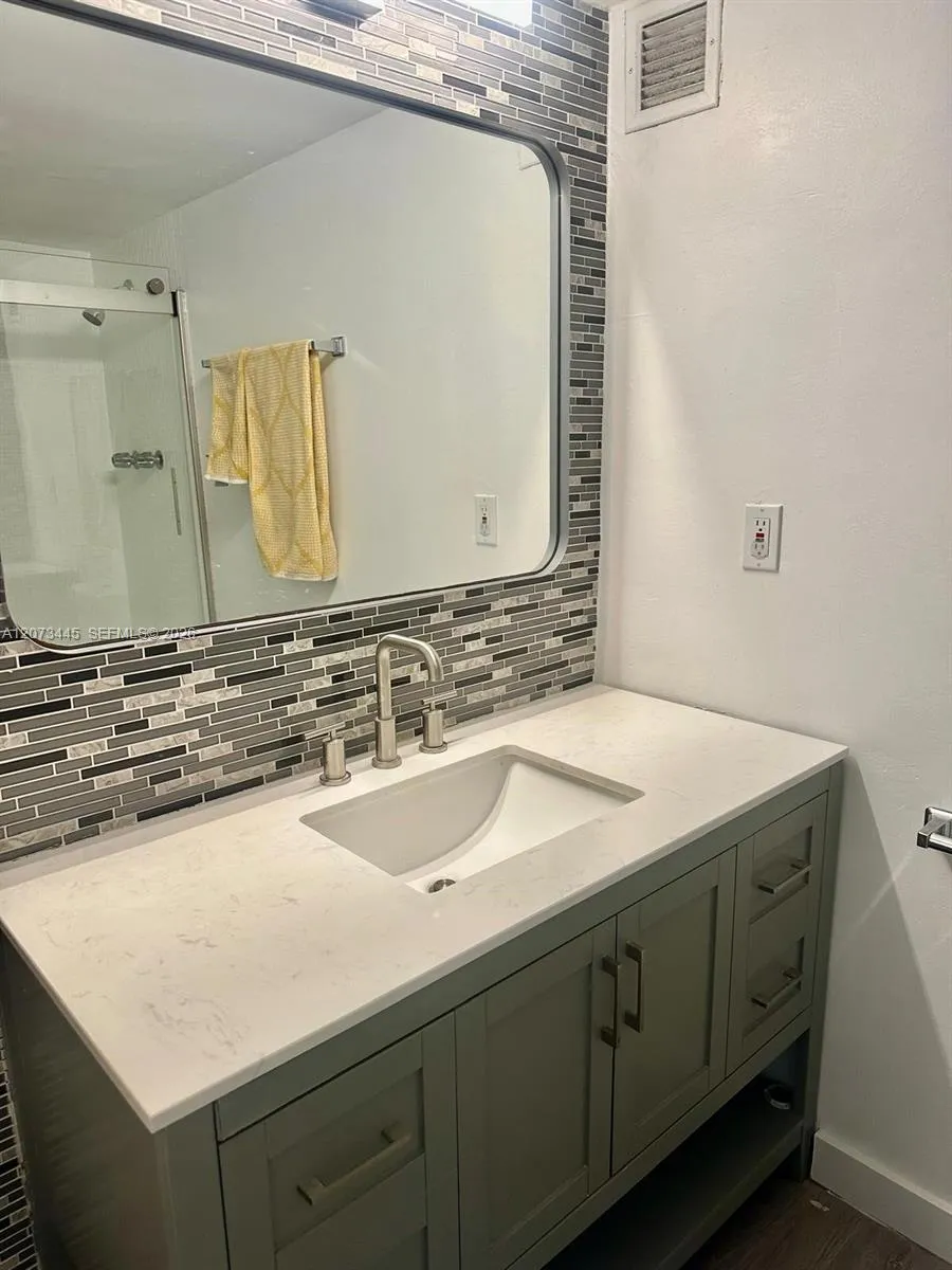 1865 79th St Cswy #11H North Bay Village, FL 33141