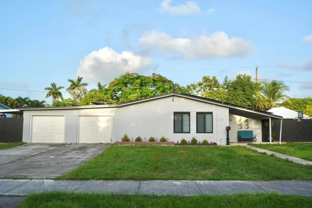 16101 SW 98th Avenue Miami, FL 33157