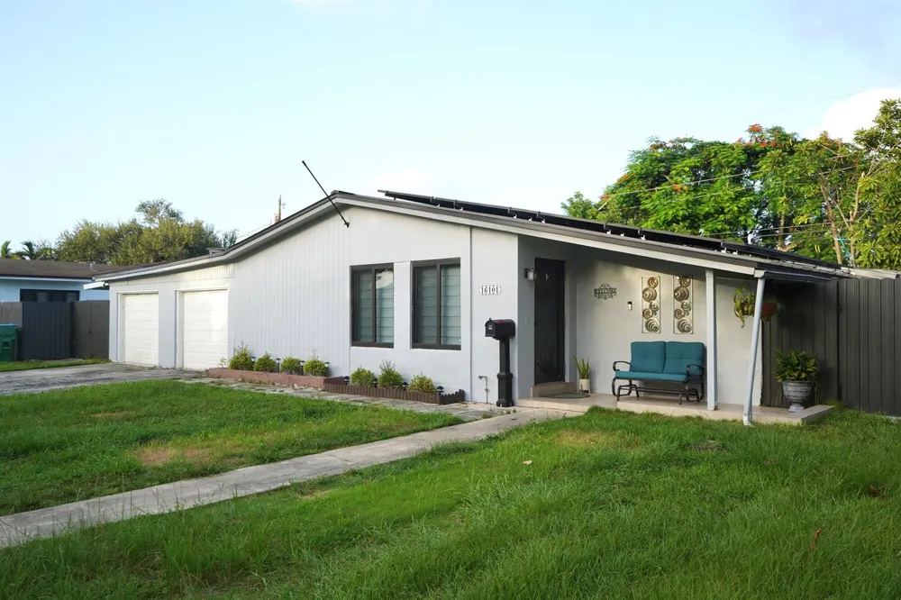 16101 SW 98th Avenue Miami, FL 33157