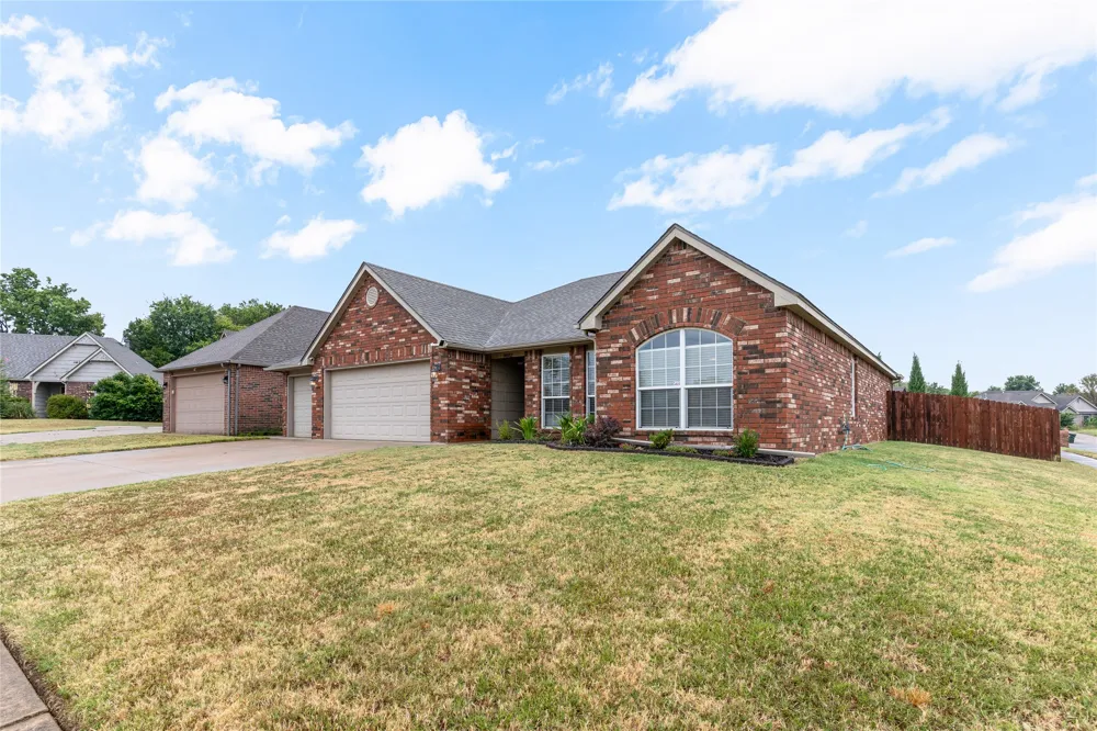 9802 E 110th Place Owasso, OK 74055